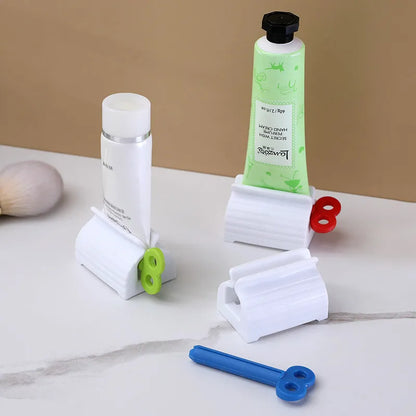 Squeeze & Stand: Mini Zahnpasta-Rollspender mit Halter